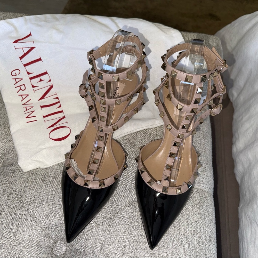 Valentino Garavani Patent Leather Pumps - Black/Poudre - Size 41